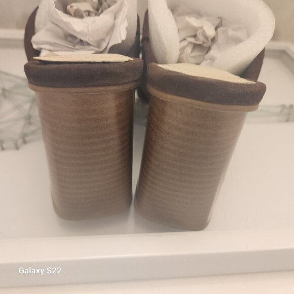 Journee Collection "Lyddie" Leather Sandals. NWT. Size 7 - Picture 8 of 10